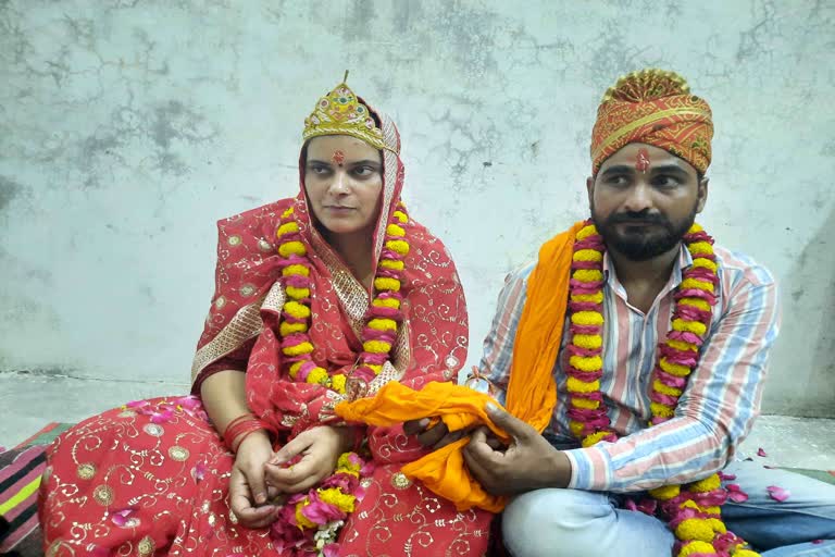 महिला ने हिंदू धर्म में की शादी.