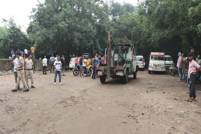 DDA reached Chirag Delhi village to remove parking