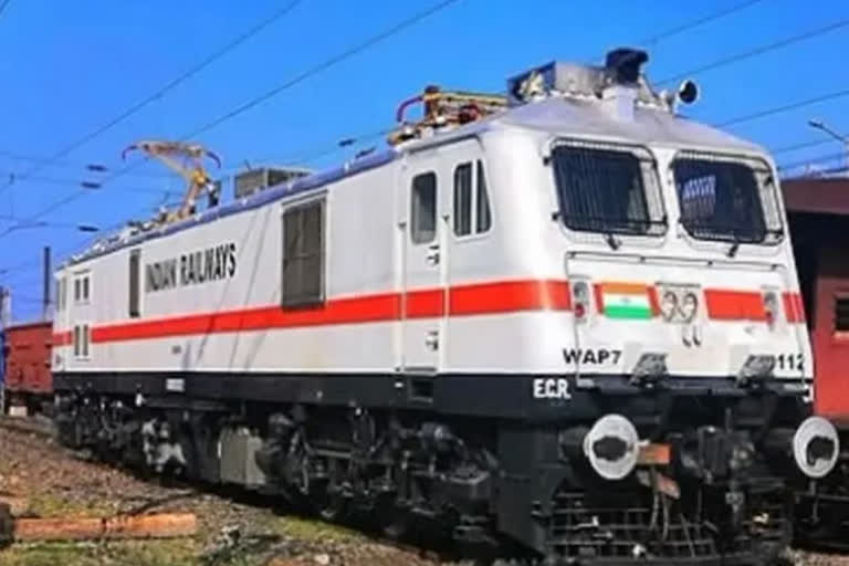 KASHMIR VALLEY TO GET ITS FIRST ELECTRIC TRAIN ON 137 KM STRETCH