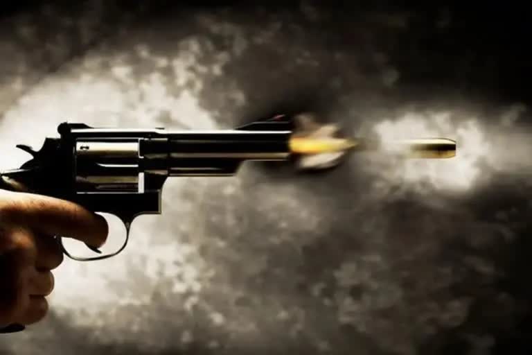 Uttar Pradesh  sitapur  student shot school principal  അധ്യാപകനെ വെടിവെച്ചു  ഉത്തർ പ്രദേശ്  സിതാപൂർ  വിദ്യാർഥി  സിതാപൂർ