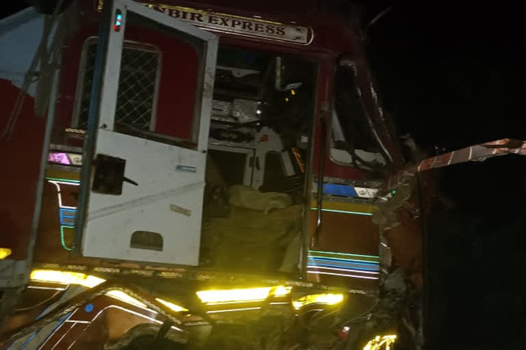 Maharashtra Five killed four injured after truck tempo collision in Nanded