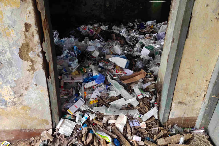 Medical Waste Thrown in Open in Sadar Hospital