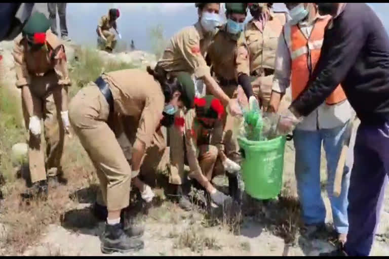 Cleanliness drive at Watalbagh Sindh bank