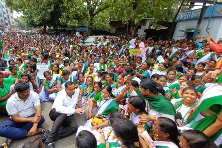 Sahiyas Protest against Health Minister Banna Gupta in Jamshedpur