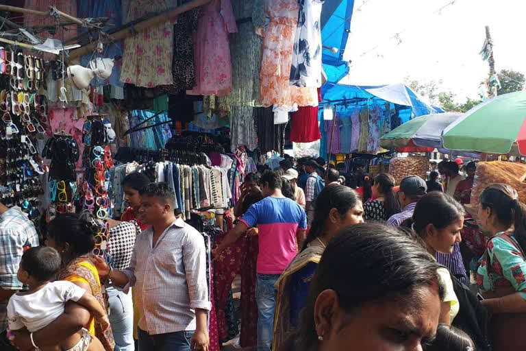 last sunday shopping before Durga Puja 2022