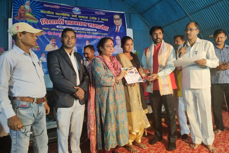 eaker Ritu Khanduri rewarded 100 meritorious students in kalagarh