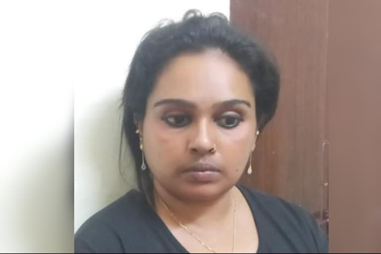 woman lured man  pathanamthitta fraud  woman arrested for fraudster  pathanamthitta fraudster  man cheated of lakhs in pathanamthitta  യുവാവിനെ പ്രലോഭിപ്പിച്ച് ലക്ഷങ്ങൾ തട്ടി  പത്തനംതിട്ട തട്ടിപ്പ്  യുവതി പൊലീസ് പിടിയിൽ  പുനർവിവാഹ പരസ്യം