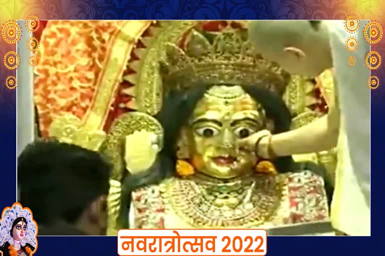 Navratri 2022 नवरात्रीचा आज पहिला दिवस मुंबा देवीची शास्त्रोक्त पद्धतीने पूजा आरती भाविकांची