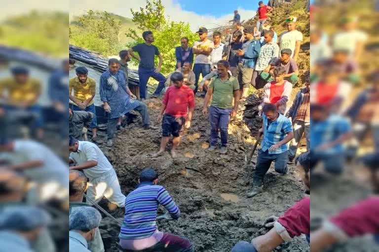 rain alert in himachal today  Five died in landslide in Sirmaur  red alert in himachal over Heavy rain  same family died due to landslide  landslide in Himachal Pradesh  ನಿಲ್ಲುತ್ತಿಲ್ಲ ವರುಣ ಆರ್ಭಟ  ಮನೆಯಲ್ಲಿ ಮಲಗಿದ್ದ ನಾಲ್ವರು ಮಕ್ಕಳು ಸೇರಿ ಐವರು ಸಾವು  ಸಿರ್ಮೌರ್ ಜಿಲ್ಲೆಯಲ್ಲಿ ದುರಂತ ಘಟನೆ  ನೋವಿನ ಘಟನೆಯೊಂದು ಮುನ್ನೆಲೆಗೆ  ಭೂಕುಸಿತದಿಂದ ನಾಲ್ಕು ಮಕ್ಕಳು ಸೇರಿದಂತೆ ಐದು ಮಂದಿ ಮೃತ  ಹಿಮಾಚಲ ಪ್ರದೇಶದಲ್ಲಿ ಭಾರೀ ಮಳೆ  ಹಿಮಾಚಲದಲ್ಲಿ ಮಳೆಯ ಬಗ್ಗೆ ಎಚ್ಚರಿಕೆ  ರಾಜ್ಯದಲ್ಲಿ ಭಾರೀ ಮಳೆ  ಹವಾಮಾನ ಇಲಾಖೆ ಯೆಲ್ಲೋ ಅಲರ್ಟ್  ಪ್ರವಾಹದ ಬಗ್ಗೆ ರೆಡ್ ಅಲರ್ಟ್