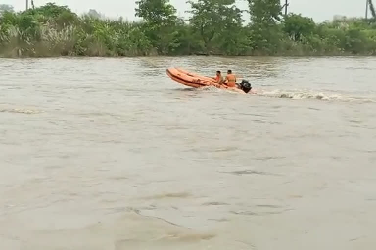 नदी में डूबा युवक