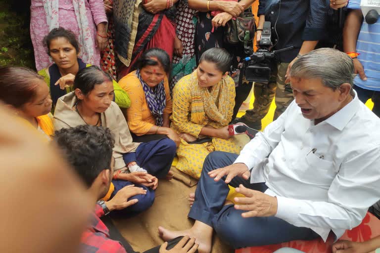 Harish Rawat reached Dobh Srikot to meet Ankita Bhandari family members,