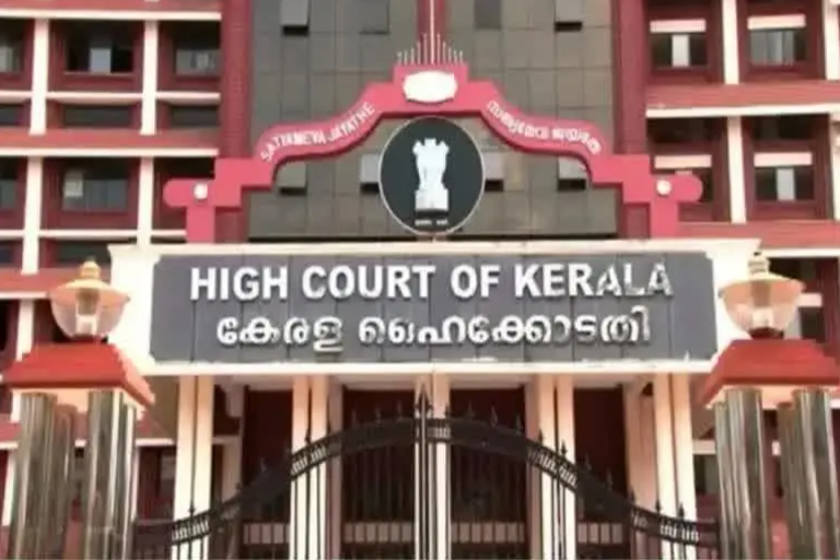 valappad bank sexual assault complaint  valappad bank  ബാങ്ക് ഉദ്യോഗസ്ഥയ്ക്ക്‌ പൊലീസ് സംരക്ഷണം  വലപ്പാട് ലൈംഗികാതിക്രമം  വലപ്പാട് സഹകരണ ബാങ്ക് സെക്രട്ടറി  Walapad Co operative Bank Secretary rape attempt  Police protection for bank officer in valappad