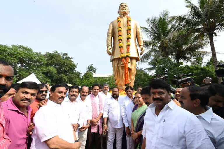 KTR unveiled the statue of Konda Laxman Bapuji