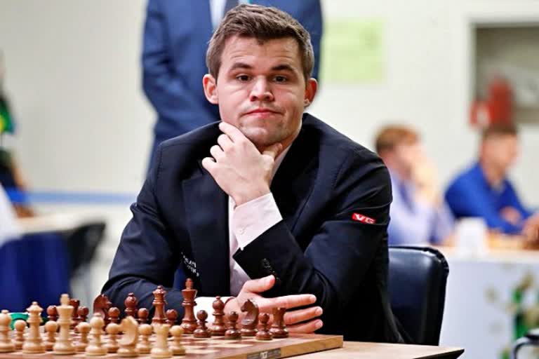 Carlsen accuses Niemann  World chess champion Magnus Carlsen  Hans Niemann  Hans Niemann and Magnus Carlsen  कार्लसन ने नीमन पर लगाया आरोप  विश्व शतरंज चैंपियन मैग्नस कार्लसन  हंस नीमन  हंस नीमन और मैग्नस कार्लसन