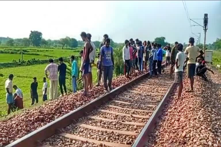 Man wearing earphones hit by train in Balod