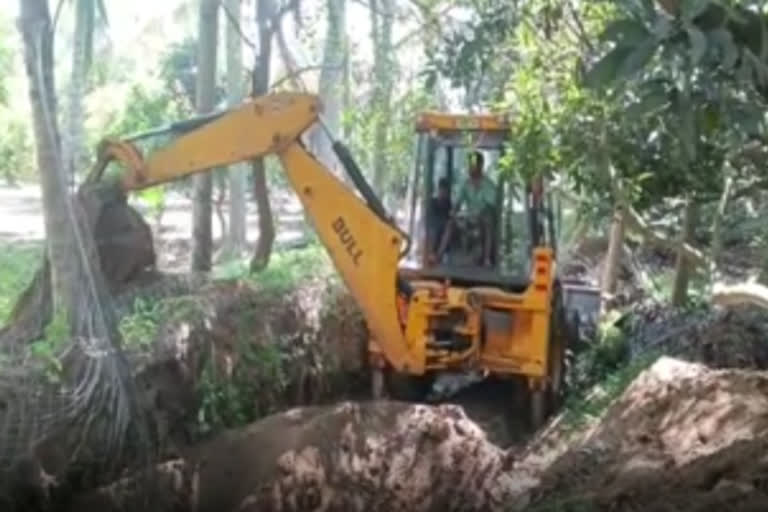 தேனியில் நடவு பணிகள் பாதிக்கப்படாமல் இருக்க தற்காலிக தடுப்பணை கட்டிய விவசாயிகள்