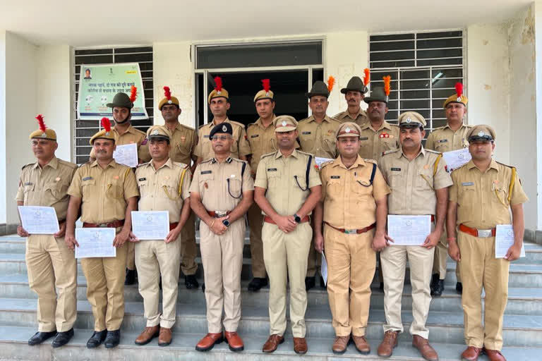 IG honoured 14 policemen in Dholpur with DGP Disc