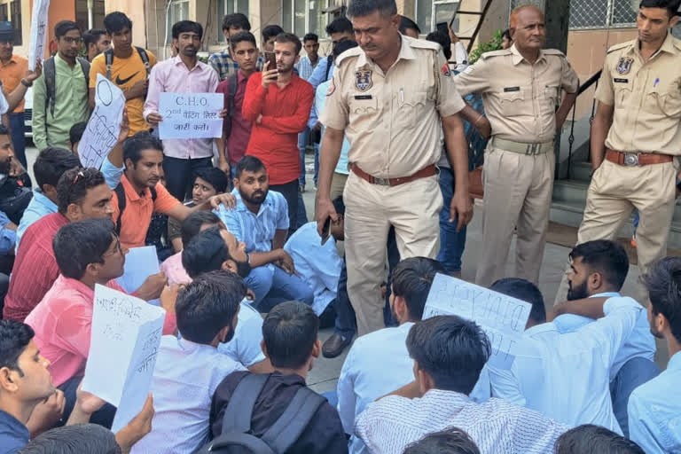 unemployed paramedical aspirants protest in Jaipur