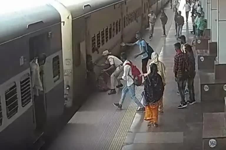 Woman fell while getting off train in Gaya