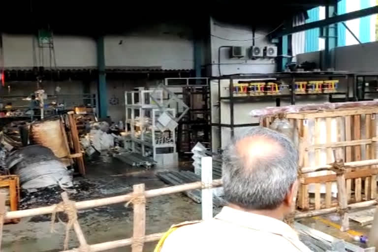three labourers lost lives by Hydrogen Cylinder Explosion in Vasai of Maharashtra