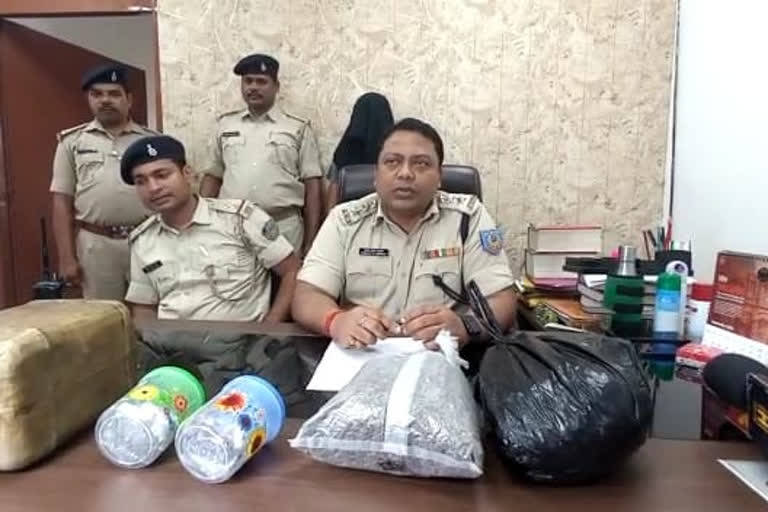 Two smugglers arrested in Ranchi