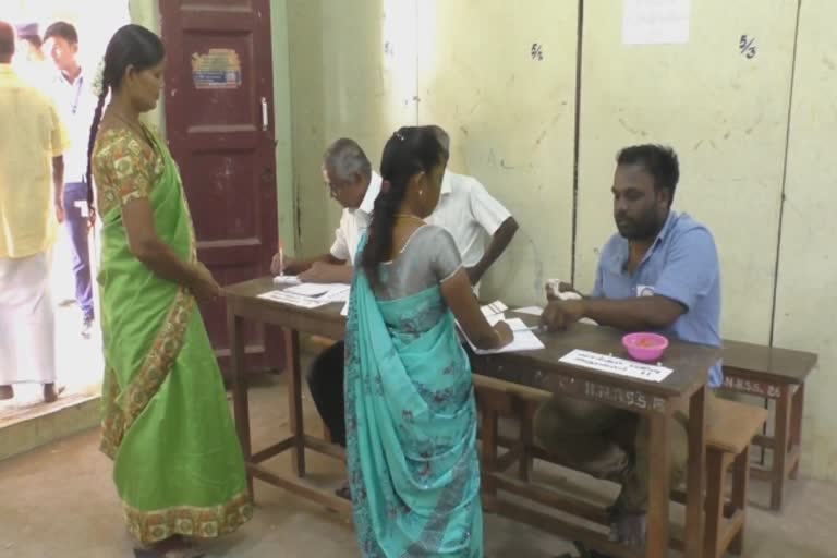 கடம்பூர் பேரூராட்சி தேர்தல் வாக்குப்பதிவு தொடங்கியது