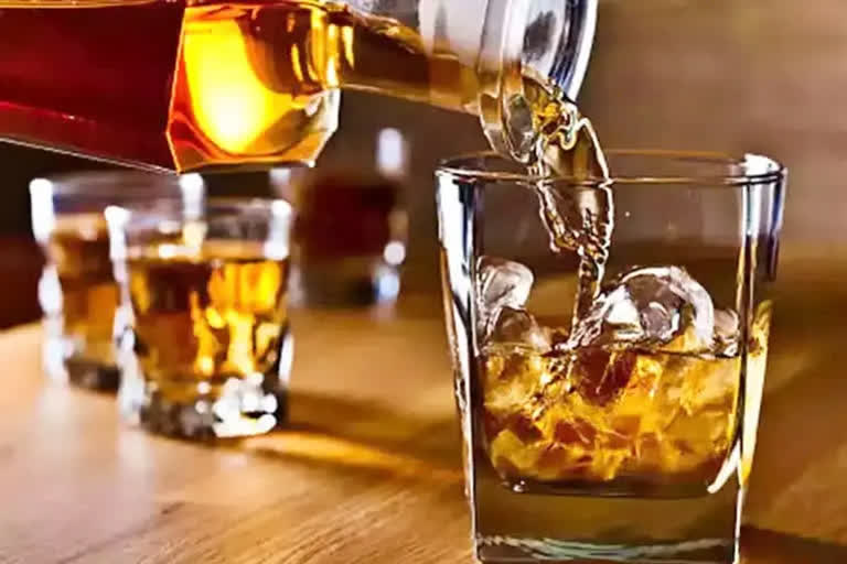 Delhi Liquor Scam  Arrests in Delh  Tremors in Hyderabad  ದೆಹಲಿ ಲಿಕ್ಕರ್ ಹಗರಣ  ತೆಲುಗು ರಾಜ್ಯಗಳಲ್ಲಿ ನಡುಕ  ಸಿಬಿಐ ಮತ್ತು ಇಡಿ ಶೋಧ  ಮದ್ಯ ಹಗರಣದ ಬಂಧನ  ಅರುಣ್ ರಾಮಚಂದ್ರ ಪಿಳ್ಳೈ ಈ ಪ್ರಕರಣದಲ್ಲಿ ಆರೋಪಿ  ಮದ್ಯ ಕಳ್ಳಸಾಗಣೆ ಪ್ರಕರಣದ ತನಿಖೆ