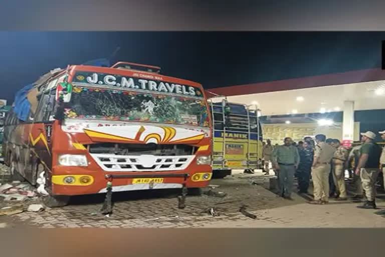 blast in bus  blast  blast in parked bus in Udhampur  Udhampur  Udhampur blast  Jammu and Kashmir  ദുരൂഹത നിറച്ച് ഉധംപൂരിൽ വീണ്ടും ബസില്‍ സ്‌ഫോടനം  ഉധംപൂർ  സ്ഫോടനം