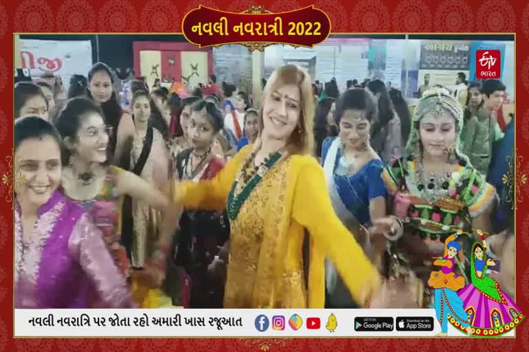 મિસિસ યુનિવર્સ રૂબી યાદવ જૂનાગઢમાં ગરબા રમ્યાં, જમાવ્યું ખાસ આકર્ષણ