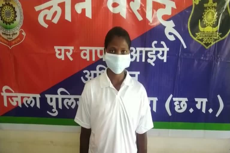 Female Naxalite surrenders in Dantewada