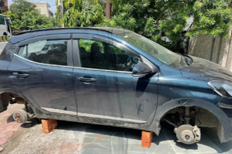 Tyres Stolen Cases in Noida نوئیڈا میں گاڑی کے بجائے ٹائر چوری کے معاملہ میں اضافہ