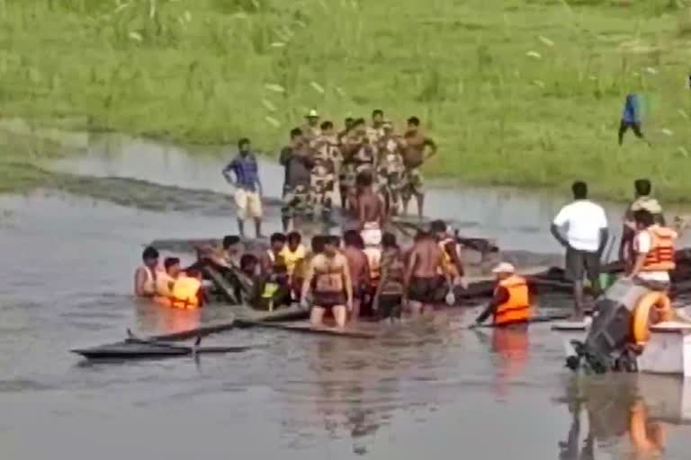 ಬ್ರಹ್ಮಪುತ್ರ ನದಿಯಲ್ಲಿ ಮುಳುಗಿದ ದೋಣಿ