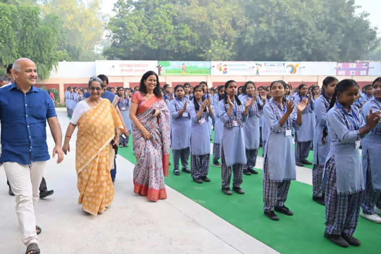 उपमुख्यमंत्री मनीष सिसोदिया ने खेड़ा खुर्द के एसकेवी स्कूल का दौरा किया