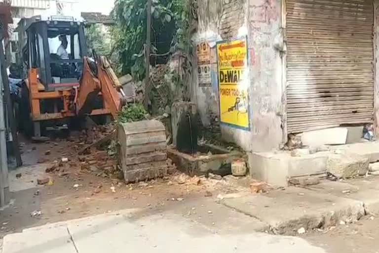 bmc demolition of old building before durga puja in cuttack