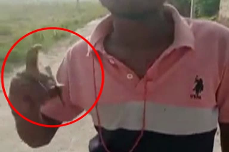 young-man-holding-a-drug-injection-in-amritsar-video-goes-viral