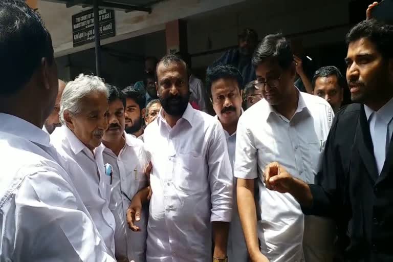 Ummanchandi case  Oomen chandy stone pelting case  മുന്‍ മുഖ്യമന്ത്രിയെ കല്ലെറിഞ്ഞ കേസ്  ഉമ്മന്‍ചാണ്ടി  മൊഴി നല്‍കാന്‍ ഉമ്മന്‍ചാണ്ടി കോടതിയിലെത്തി  മുന്‍ മുഖ്യമന്ത്രി ഉമ്മന്‍ചാണ്ടി  സിപിഎം  kannur news updates  Oomen chandy stone pelting case updates