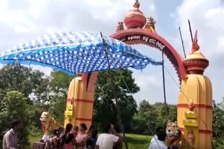 ଦୁର୍ଗାପୂଜା ପାଇଁ ଚଳଚଞ୍ଚଳ ନୂଆପଡା