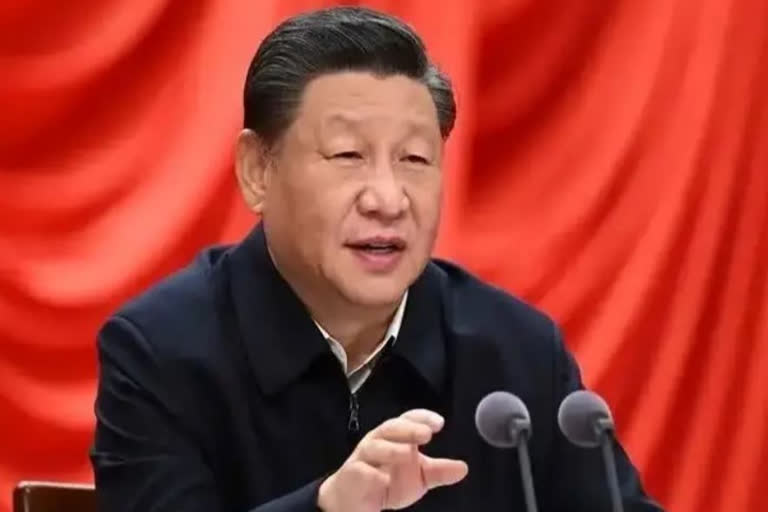 Chinese President Xi Jinping pays tribute