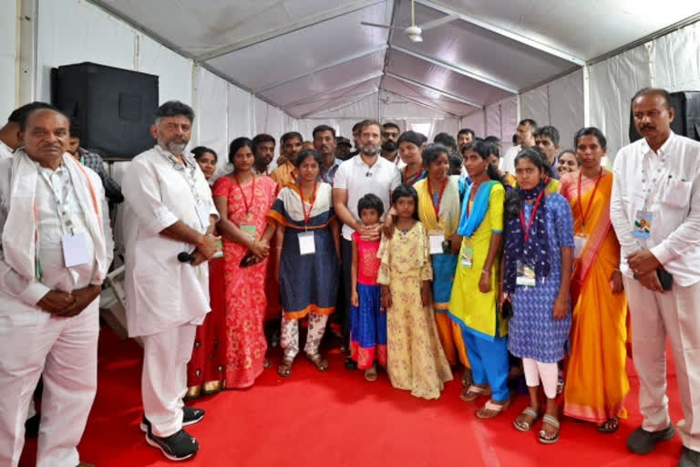 Karnataka: Rahul meets families of Covid-19 victims who died due to lack of oxygen