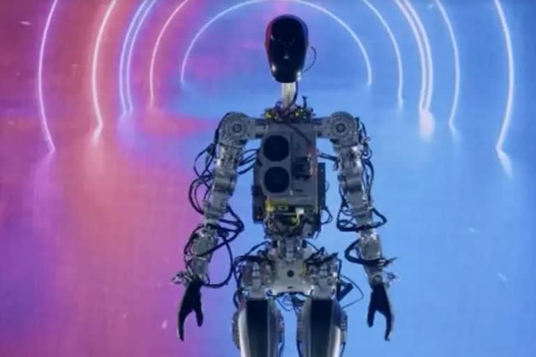 Tesla Humanoid Robot: ମାନବ ସଦୃଶ ରୋବଟର ପ୍ରୋଟୋଟାଇପ୍ ପ୍ରଦର୍ଶନ କଲେ Elon Musk