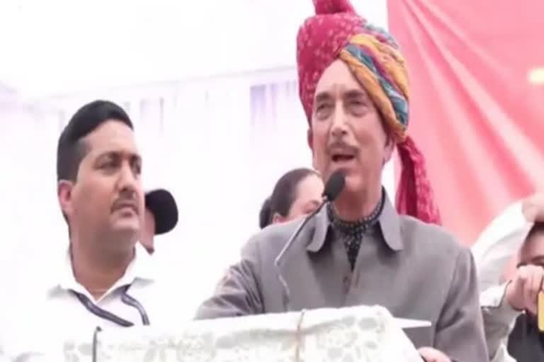 ghulam nabi azad  democractic azad party  ghulam nabi azad elected as chairman  latest news in jammu and kashmir  latest news today  latest national news  ഡെമോക്രാറ്റിക്ക് ആസാദ് പാര്‍ട്ടി  ചെയര്‍മാനെ തെരഞ്ഞെടുത്ത് പാര്‍ട്ടി  ജമ്മു കാശ്‌മീരില്‍  മുന്‍ മുഖ്യമന്ത്രി ഗുലാം നബി ആസാദിനെ  ഏകകണ്‌ഠമായി തെരഞ്ഞെടുത്തു  സ്ഥാപക അംഗങ്ങളുടെ സെഷനിലാണ് പ്രമേയം പാസാക്കിയത്  ശ്രീനഗര്‍ ഏറ്റവുെ പുതിയ വാര്‍ത്ത  ഏറ്റവും പുതിയ ദേശീയ വാര്‍ത്ത  ഇന്നത്തെ പ്രധാന വാര്‍ത്ത