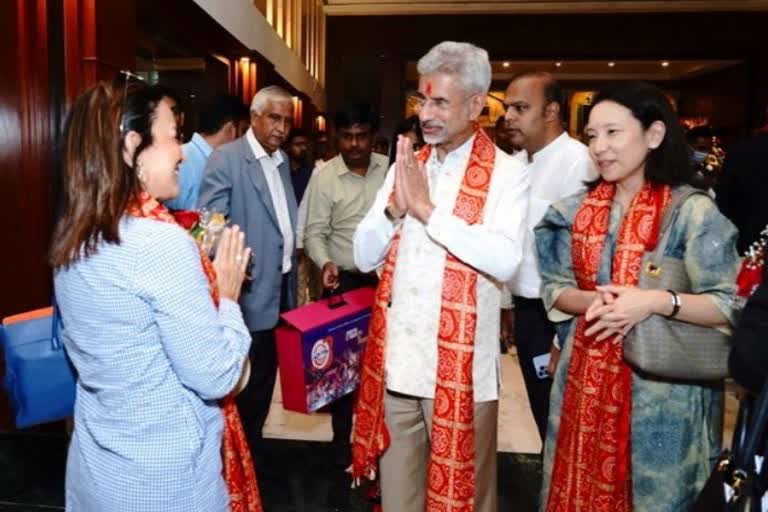 EAM Jaishankar meets delegates