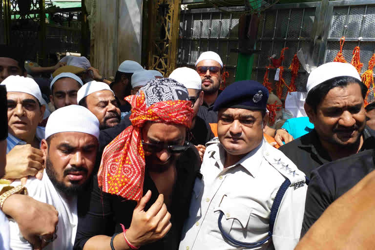 Ajay Devgan Visits Ajmer Dargah