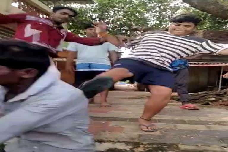 Youth Beating Video Viral Thane