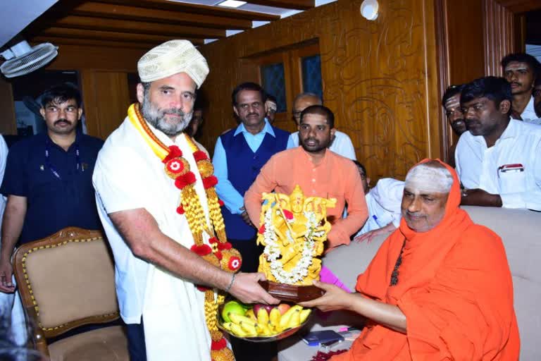 Rahul Gandhi visits suttur shakha mutt in Mysore