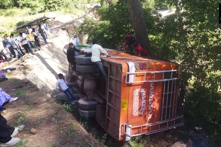 passenger bus met with an accident at Mansar Morh in Udhampur jammu kashmir