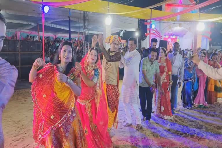 Mohan Markam performed Garba