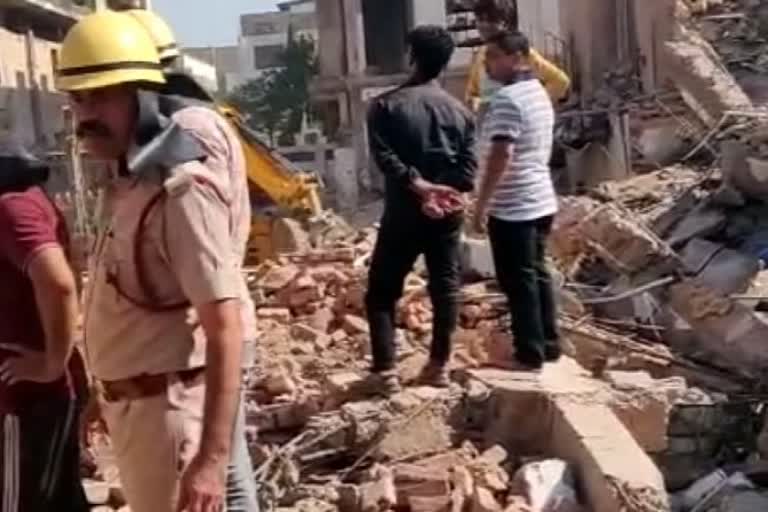 gurugram-building-collapsed-while-being-demolished