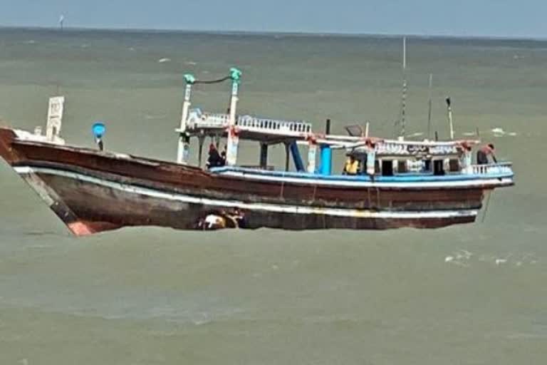 BSF seizes Pakistani fishing boat
