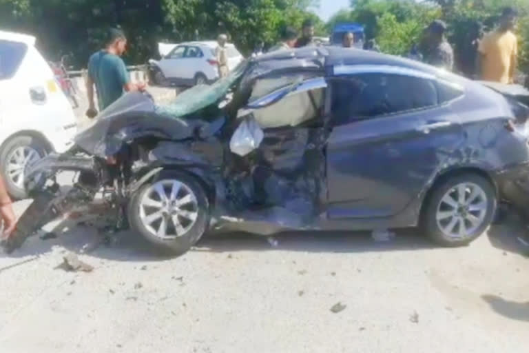 Car collision on dabka bridge